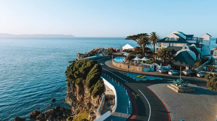 Coastal road and sea in central Hermanus
